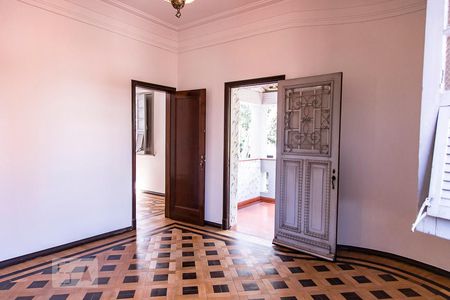 Casa para alugar com 350m², 7 quartos e 8 vagas Casa para alugar com 350m², 7 quartos e 8 vagasQuarto 2
