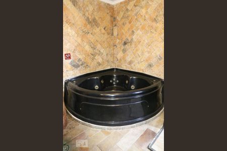 Casa à venda com 200m², 3 quartos e 3 vagasBanheiro da suíte