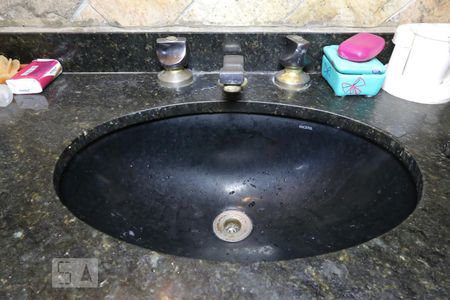 Casa à venda com 200m², 3 quartos e 3 vagasBanheiro da suíte