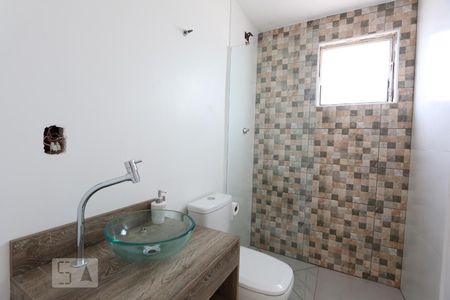 banheiro de apartamento para alugar com 2 quartos, 52m² em Real Parque, São Paulo