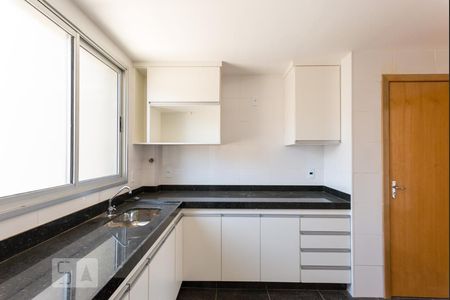 Apartamento para alugar com 85m², 2 quartos e 2 vagasCozinha