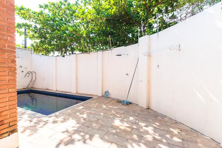 Casa à venda com 250m², 3 quartos e 2 vagas Casa à venda com 250m², 3 quartos e 2 vagasÁrea Externa