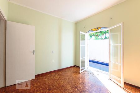 Casa à venda com 250m², 3 quartos e 2 vagas Casa à venda com 250m², 3 quartos e 2 vagasQuarto 1