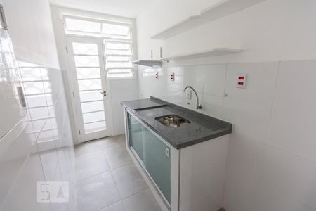 Cozinha de apartamento para alugar com 1 quarto, 80m² em Barra Funda, São Paulo