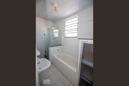 Banheiro de apartamento para alugar com 1 quarto, 55m² em Penha, Rio de Janeiro
