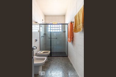 Casa à venda com 386m², 3 quartos e 8 vagasBanheiro do Segundo Andar