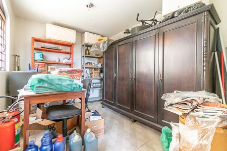 Casa à venda com 386m², 3 quartos e 8 vagasQuarto Externo