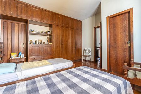 Casa à venda com 386m², 3 quartos e 8 vagasSuíte