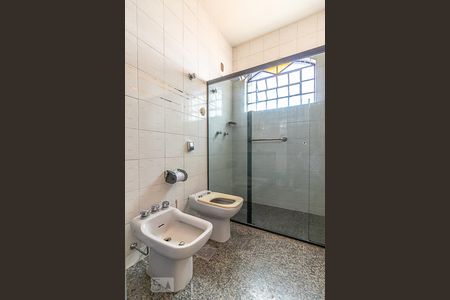 Casa à venda com 386m², 3 quartos e 8 vagasBanheiro do Segundo Andar