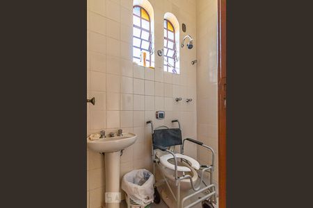 Casa à venda com 386m², 3 quartos e 8 vagasBanheiro de Serviço