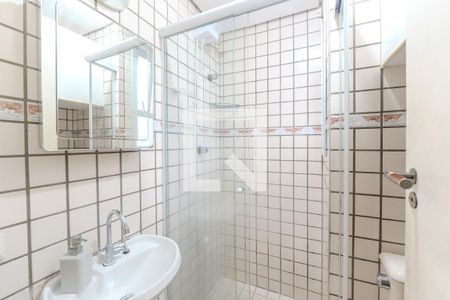 Banheiro de kitnet/studio para alugar com 1 quarto, 21m² em Consolação, São Paulo