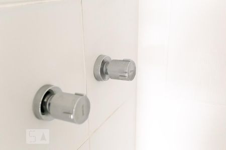 Detalhe banheiro de apartamento para alugar com 3 quartos, 72m² em Cavalhada, Porto Alegre
