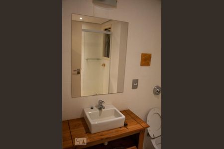 Banheiro de apartamento para alugar com 1 quarto, 45m² em Centro Histórico, Porto Alegre