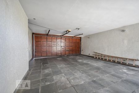Casa à venda com 500m², 3 quartos e 4 vagas Casa à venda com 500m², 3 quartos e 4 vagasGaragem
