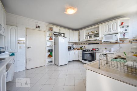 Casa à venda com 500m², 3 quartos e 4 vagas Casa à venda com 500m², 3 quartos e 4 vagasCozinha