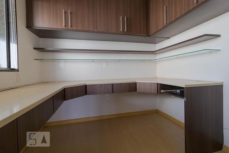 Apartamento à venda com 170m², 3 quartos e 2 vagas Apartamento à venda com 170m², 3 quartos e 2 vagasEscritório