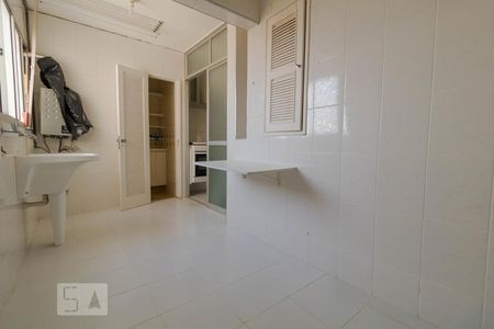 Apartamento à venda com 170m², 3 quartos e 2 vagas Apartamento à venda com 170m², 3 quartos e 2 vagasÁrea de Serviço