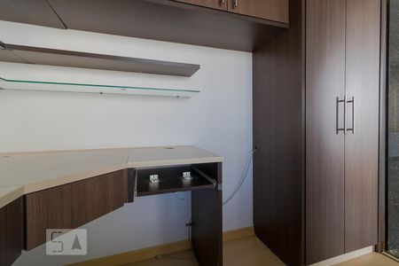 Apartamento à venda com 170m², 3 quartos e 2 vagas Apartamento à venda com 170m², 3 quartos e 2 vagasEscritório