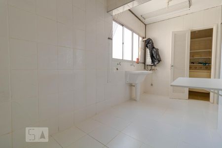 Apartamento à venda com 170m², 3 quartos e 2 vagas Apartamento à venda com 170m², 3 quartos e 2 vagasÁrea de Serviço