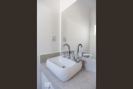 Casa à venda com 270m², 4 quartos e 8 vagas Casa à venda com 270m², 4 quartos e 8 vagasBanheiro da suíte 1