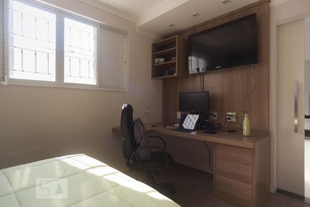 Casa à venda com 270m², 4 quartos e 8 vagas Casa à venda com 270m², 4 quartos e 8 vagasFundo - suíte