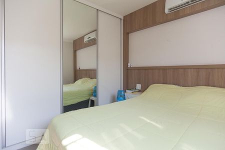 Casa à venda com 270m², 4 quartos e 8 vagas Casa à venda com 270m², 4 quartos e 8 vagasFundo - suíte