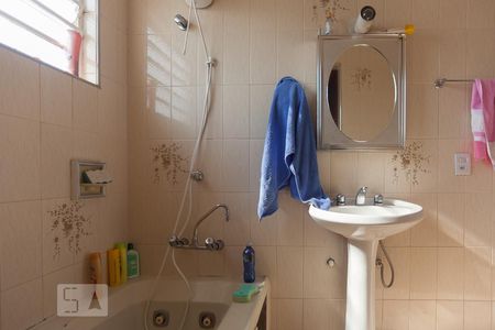 Casa à venda com 270m², 4 quartos e 8 vagas Casa à venda com 270m², 4 quartos e 8 vagasBanheiro da suíte 2