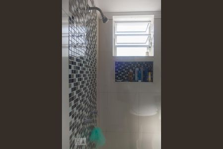 Casa à venda com 270m², 4 quartos e 8 vagas Casa à venda com 270m², 4 quartos e 8 vagasFundo - banheiro da suíte