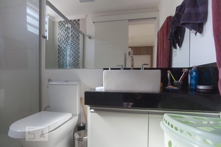 Casa à venda com 270m², 4 quartos e 8 vagas Casa à venda com 270m², 4 quartos e 8 vagasFundo - banheiro da suíte