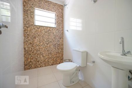 Banheiro de casa de condomínio para alugar com 2 quartos, 50m² em Vila Libanesa, São Paulo