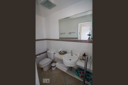 Casa de condomínio à venda com 280m², 5 quartos e 2 vagas Casa de condomínio à venda com 280m², 5 quartos e 2 vagasLavabo