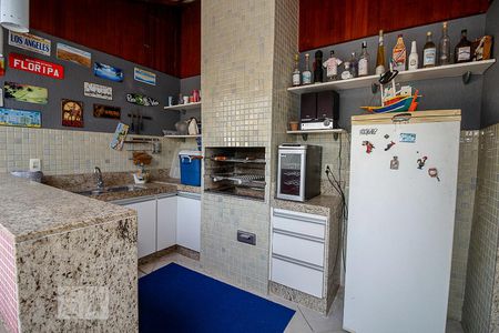 Casa de condomínio à venda com 280m², 5 quartos e 2 vagas Casa de condomínio à venda com 280m², 5 quartos e 2 vagasChurrasqueira