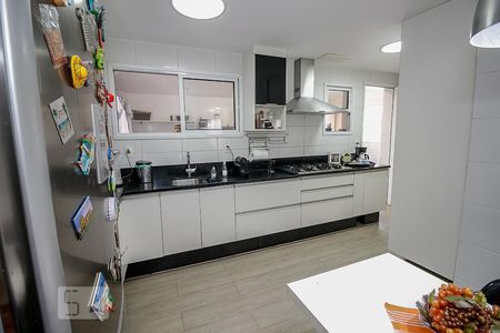 Casa de condomínio à venda com 280m², 5 quartos e 2 vagas Casa de condomínio à venda com 280m², 5 quartos e 2 vagasCozinha