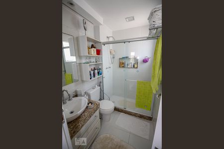 Casa de condomínio à venda com 280m², 5 quartos e 2 vagas Casa de condomínio à venda com 280m², 5 quartos e 2 vagasBanheiro Suite