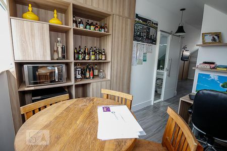 Casa de condomínio à venda com 280m², 5 quartos e 2 vagas Casa de condomínio à venda com 280m², 5 quartos e 2 vagasEscritório