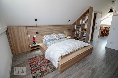 Casa de condomínio à venda com 280m², 5 quartos e 2 vagas Casa de condomínio à venda com 280m², 5 quartos e 2 vagasSuite 4