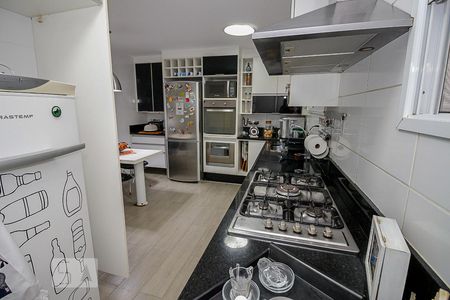 Casa de condomínio à venda com 280m², 5 quartos e 2 vagas Casa de condomínio à venda com 280m², 5 quartos e 2 vagasCozinha