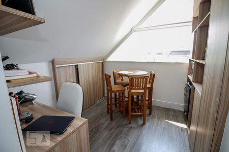 Casa de condomínio à venda com 280m², 5 quartos e 2 vagas Casa de condomínio à venda com 280m², 5 quartos e 2 vagasEscritório