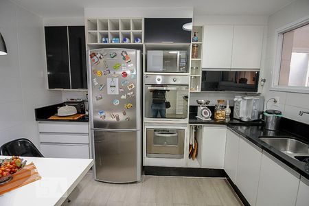 Casa de condomínio à venda com 280m², 5 quartos e 2 vagas Casa de condomínio à venda com 280m², 5 quartos e 2 vagasCozinha