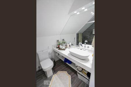 Casa de condomínio à venda com 280m², 5 quartos e 2 vagas Casa de condomínio à venda com 280m², 5 quartos e 2 vagasBanheiro Suite 4