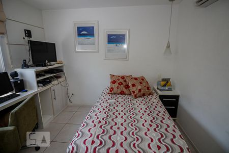 Casa de condomínio à venda com 280m², 5 quartos e 2 vagas Casa de condomínio à venda com 280m², 5 quartos e 2 vagasSuite 3