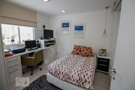 Casa de condomínio à venda com 280m², 5 quartos e 2 vagas Casa de condomínio à venda com 280m², 5 quartos e 2 vagasSuite 3