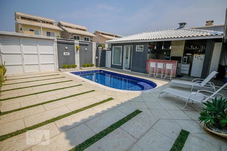 Casa de condomínio à venda com 280m², 5 quartos e 2 vagas Casa de condomínio à venda com 280m², 5 quartos e 2 vagasVista Piscina