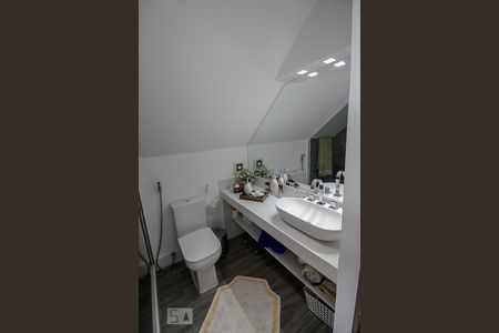 Casa de condomínio à venda com 280m², 5 quartos e 2 vagas Casa de condomínio à venda com 280m², 5 quartos e 2 vagasBanheiro Suite 4