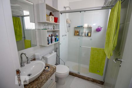 Casa de condomínio à venda com 280m², 5 quartos e 2 vagas Casa de condomínio à venda com 280m², 5 quartos e 2 vagasBanheiro Suite
