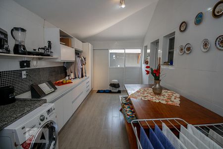 Casa de condomínio à venda com 280m², 5 quartos e 2 vagas Casa de condomínio à venda com 280m², 5 quartos e 2 vagasÁrea de Serviço