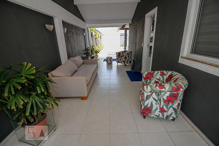 Casa de condomínio à venda com 280m², 5 quartos e 2 vagas Casa de condomínio à venda com 280m², 5 quartos e 2 vagasÁrea Externa