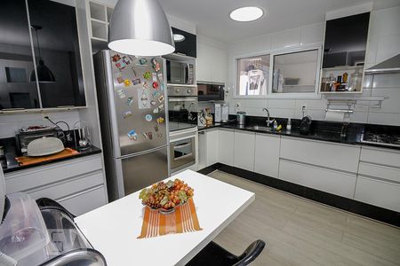 Casa de condomínio à venda com 280m², 5 quartos e 2 vagas Casa de condomínio à venda com 280m², 5 quartos e 2 vagasCozinha