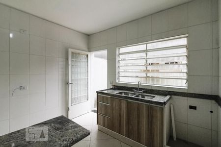 Casa à venda com 165m², 3 quartos e 2 vagas Casa à venda com 165m², 3 quartos e 2 vagasCozinha