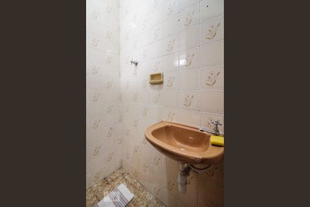 Casa à venda com 165m², 3 quartos e 2 vagas Casa à venda com 165m², 3 quartos e 2 vagasBanheiro de Serviço